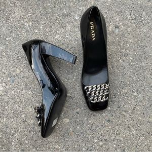 Prada patent leather heels with silver chain sz 40